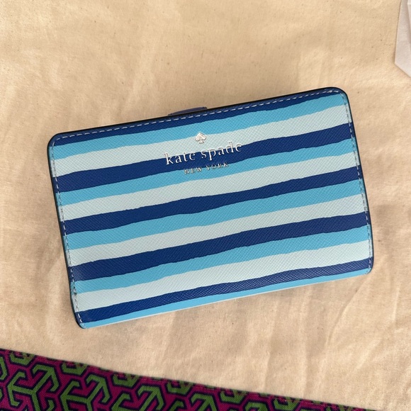 Kate Spade Wallet for Women Schuyler Medium Compact Bifold Wallet, Blue multi - Picture 3 of 5